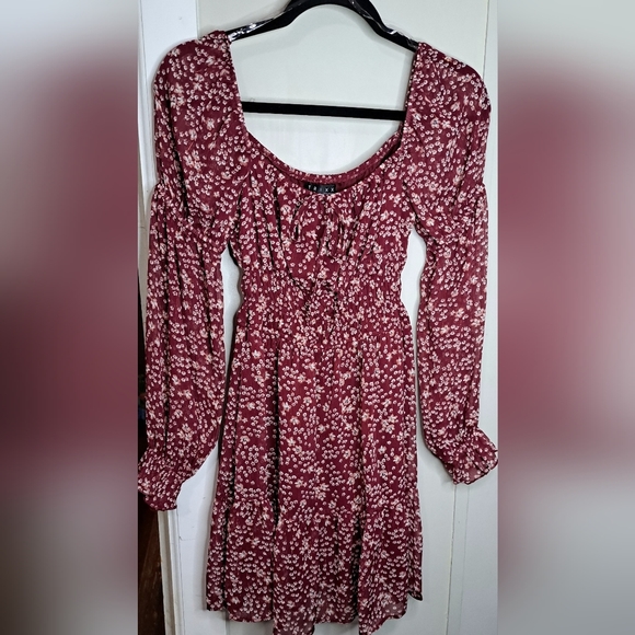 Trixxi Dresses & Skirts - Burgundy Floral Pattern Dress